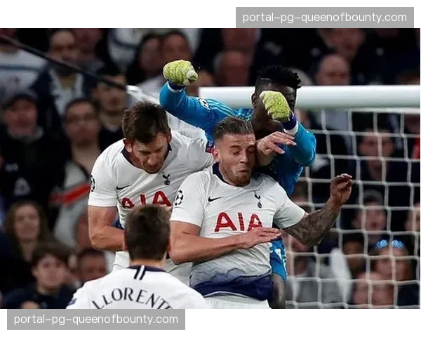 半场通讯：雨势渐大，双方均尝试更多远射以赢得前场定位球机会